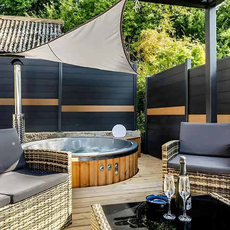 La Courtisane - アパート *