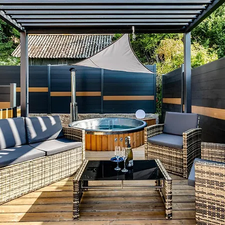 La Courtisane - * ニーデルブロン・レ・バン